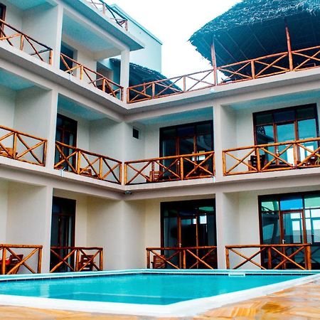 Ocean Breeze Hotel Нунгви Екстериор снимка