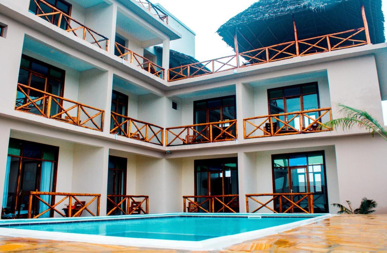Ocean Breeze Hotel Нунгви Екстериор снимка