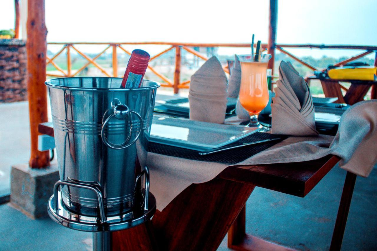 Ocean Breeze Hotel Нунгви Екстериор снимка
