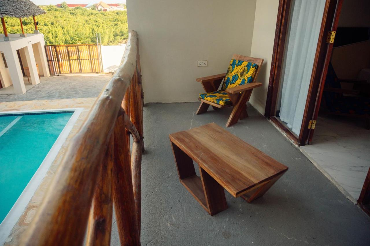 Ocean Breeze Hotel Нунгви Екстериор снимка
