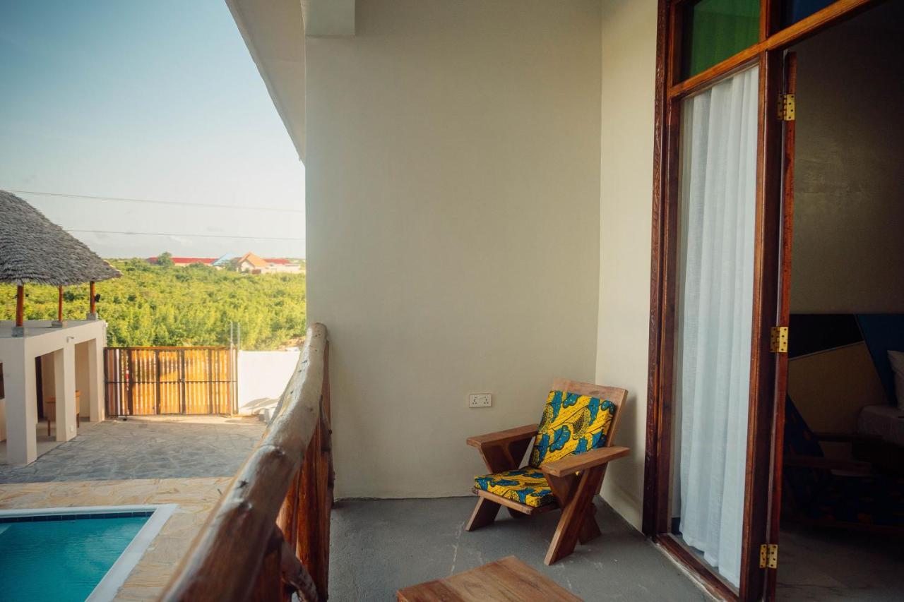Ocean Breeze Hotel Нунгви Екстериор снимка