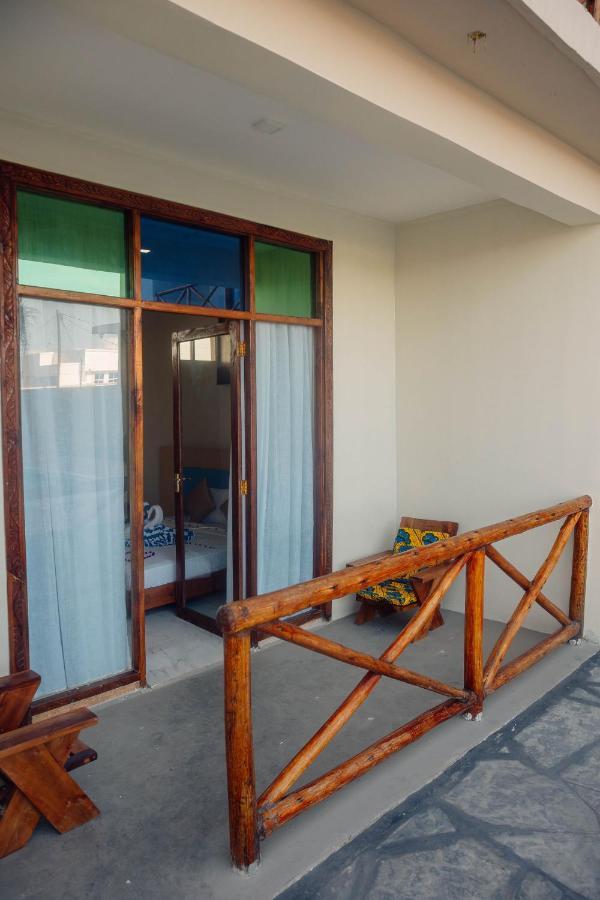 Ocean Breeze Hotel Нунгви Екстериор снимка