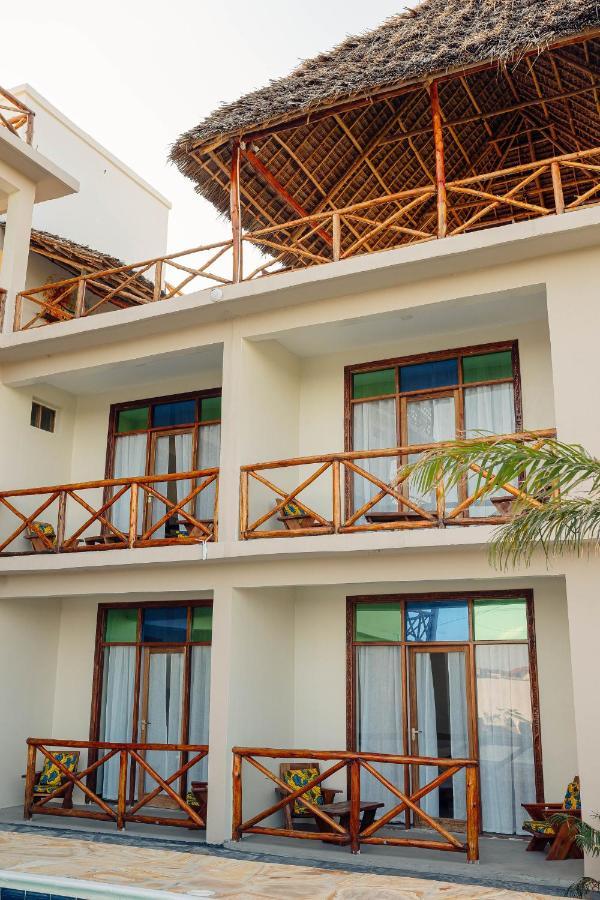 Ocean Breeze Hotel Нунгви Екстериор снимка