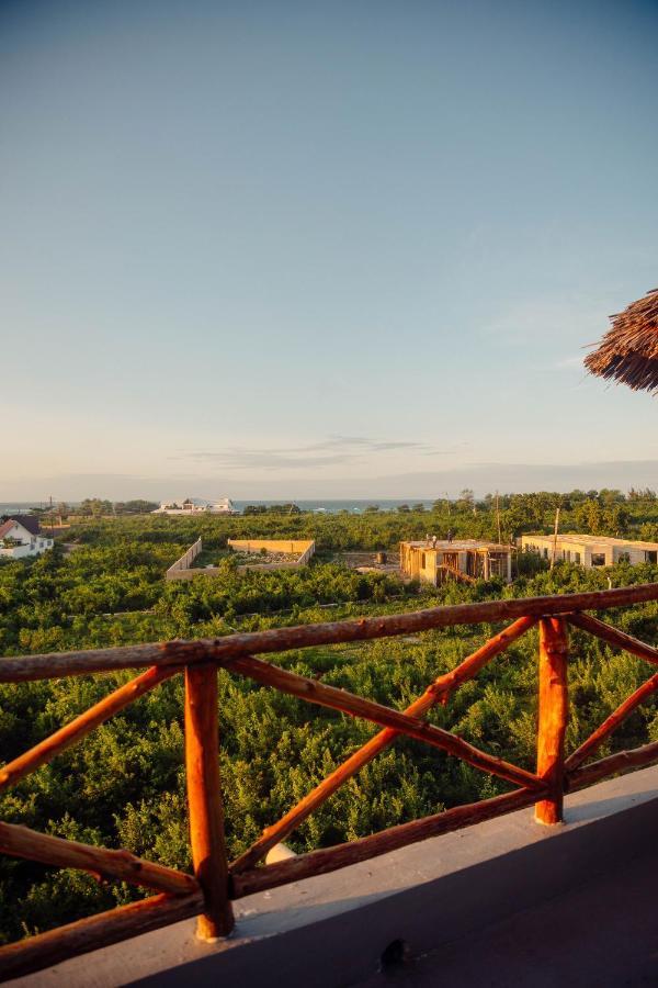 Ocean Breeze Hotel Нунгви Екстериор снимка