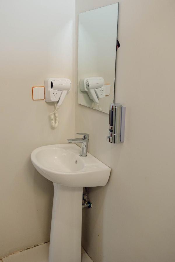 Ocean Breeze Hotel Нунгви Екстериор снимка
