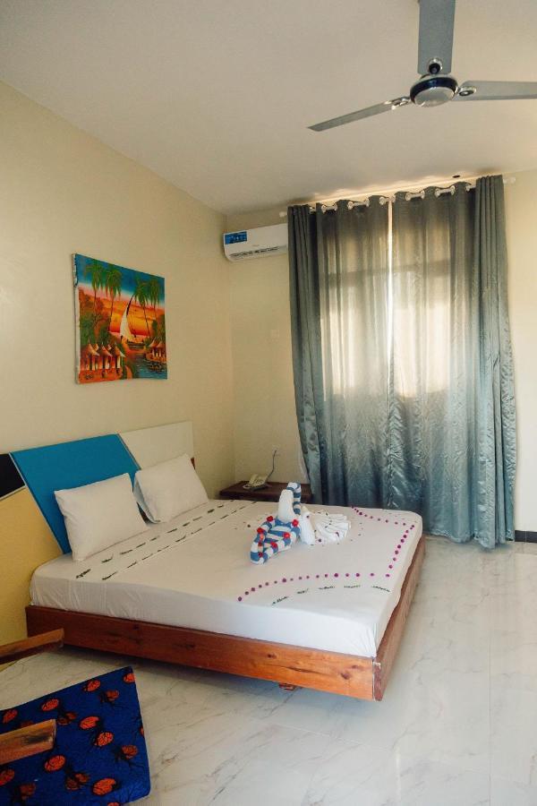 Ocean Breeze Hotel Нунгви Екстериор снимка