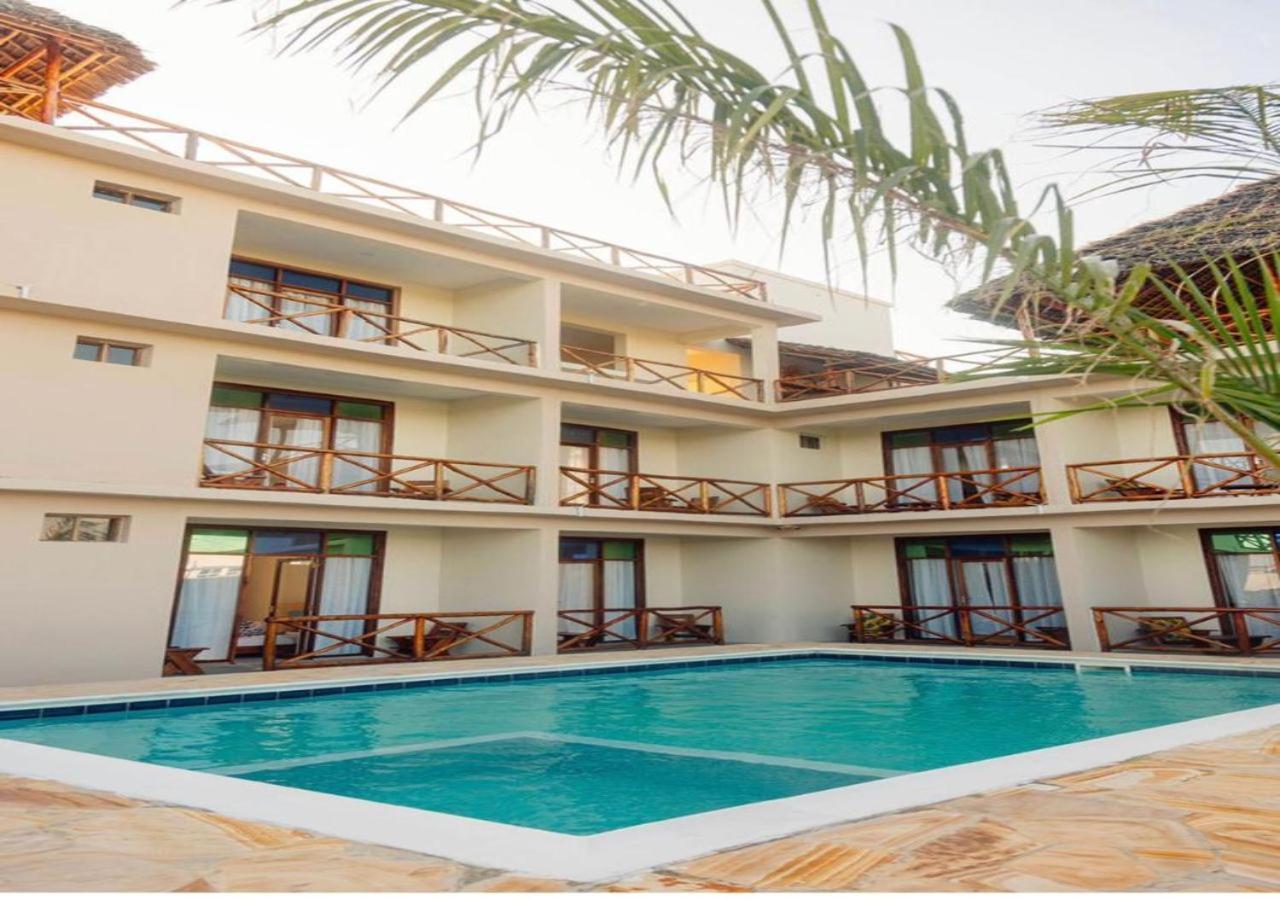 Ocean Breeze Hotel Нунгви Екстериор снимка
