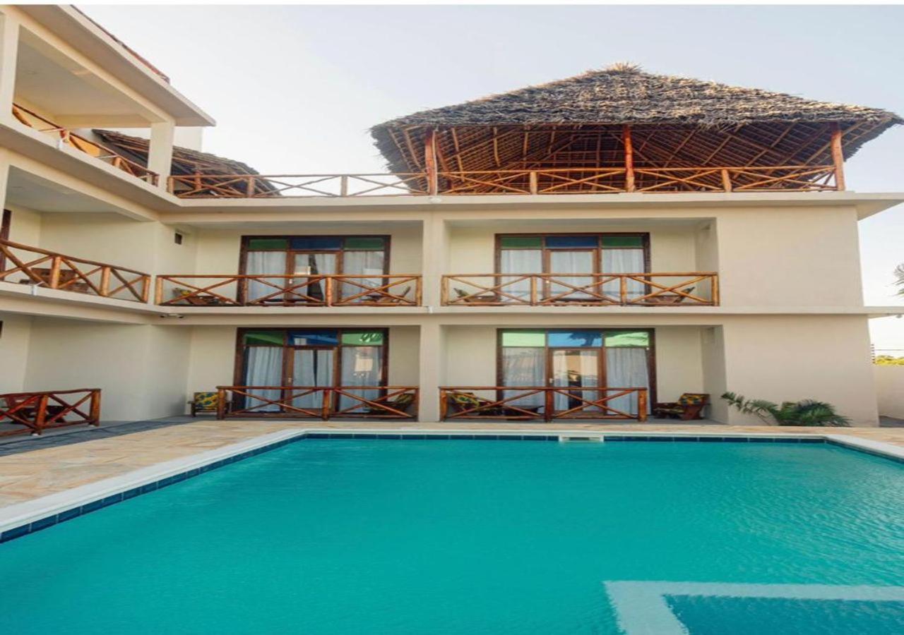 Ocean Breeze Hotel Нунгви Екстериор снимка