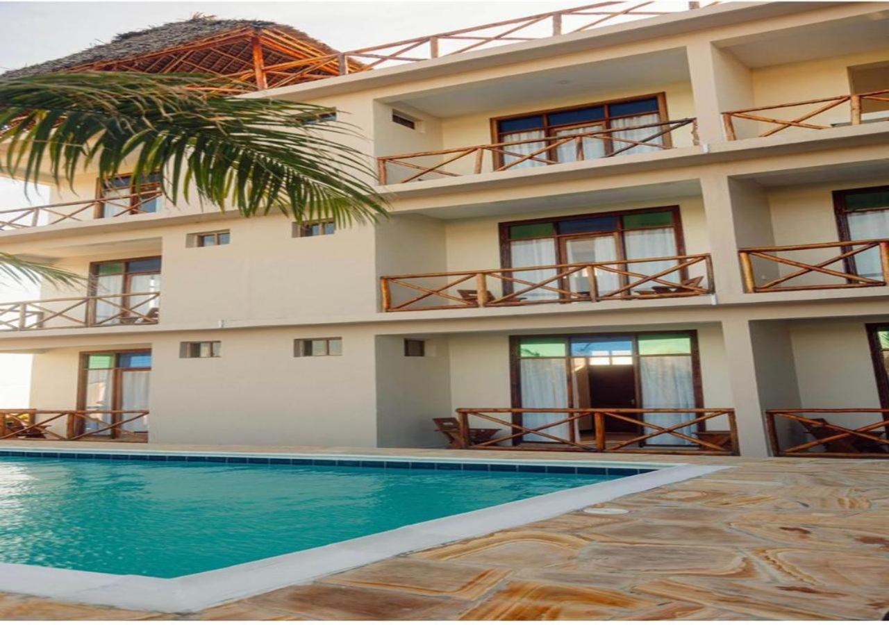Ocean Breeze Hotel Нунгви Екстериор снимка